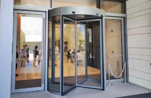 兰州旋转门改善残障人士的出行体验！